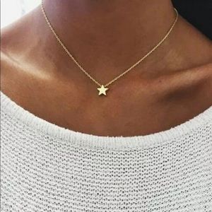 NWOT!! Gold Star Necklace
